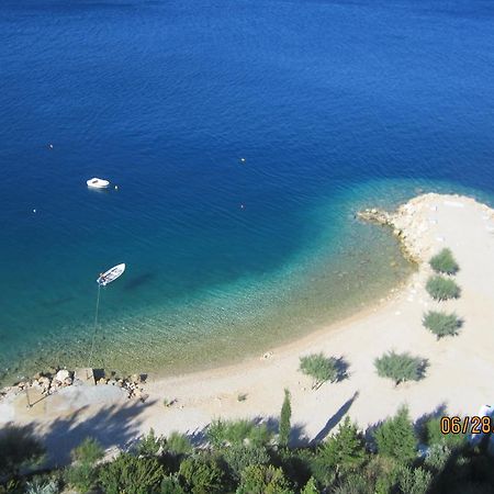 Apartments Lozina On The Beach Omis Bagian luar foto