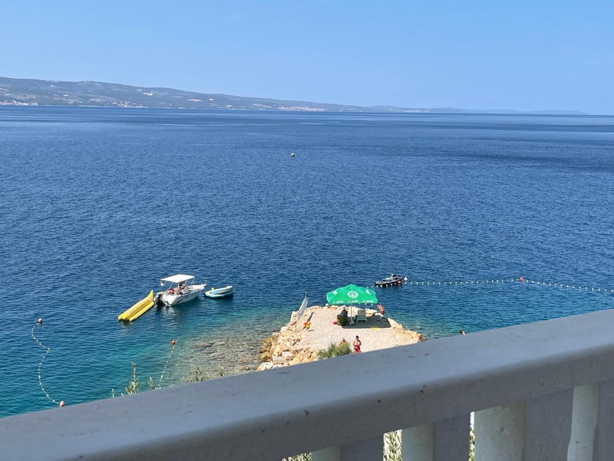 Apartments Lozina On The Beach Omis Bagian luar foto