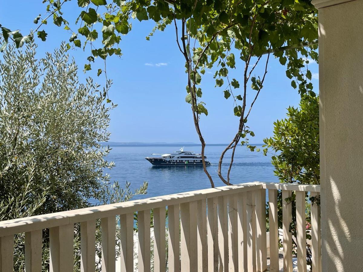 Apartments Lozina On The Beach Omis Bagian luar foto