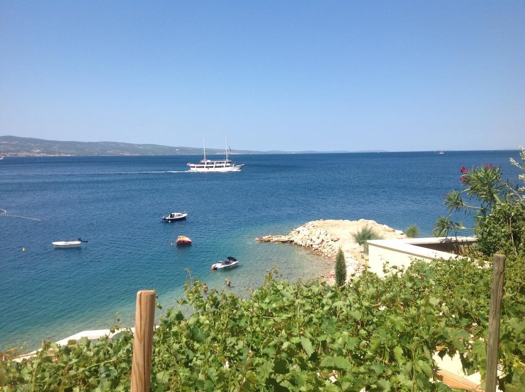 Apartments Lozina On The Beach Omis Bagian luar foto