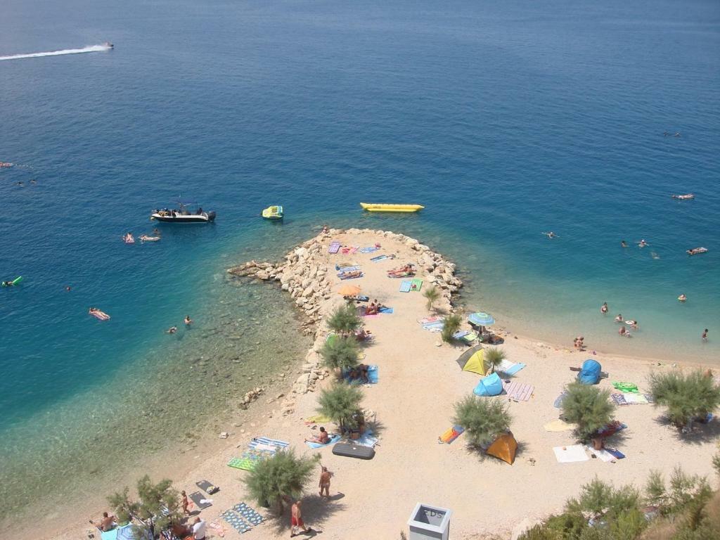 Apartments Lozina On The Beach Omis Bagian luar foto