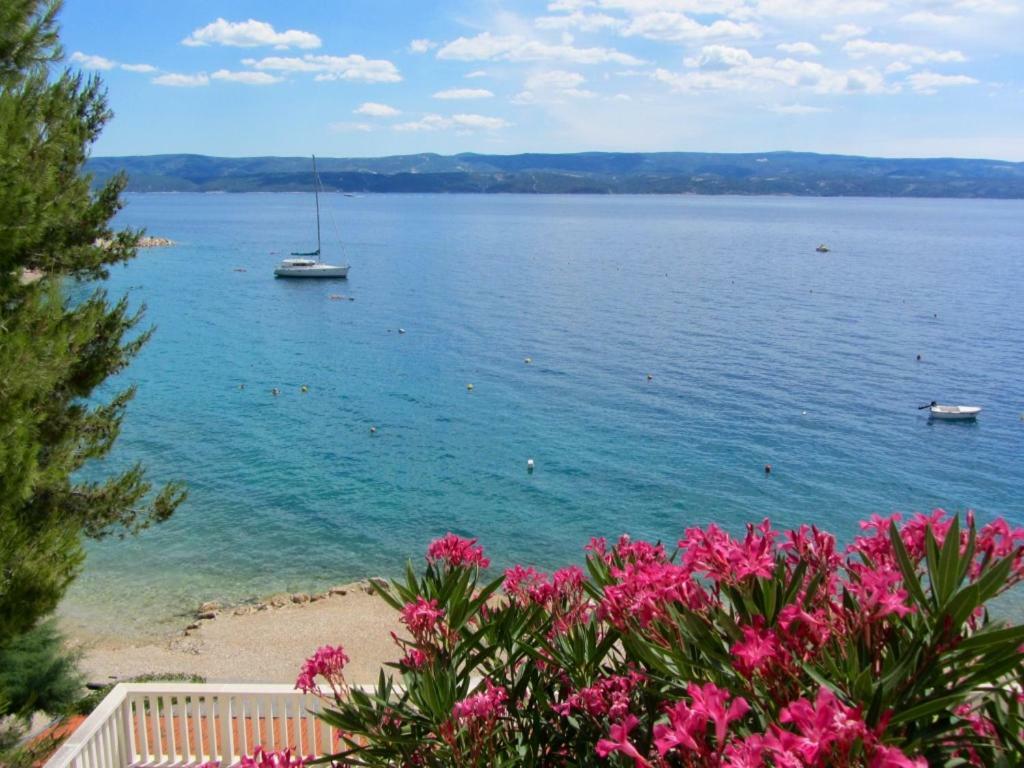 Apartments Lozina On The Beach Omis Bagian luar foto